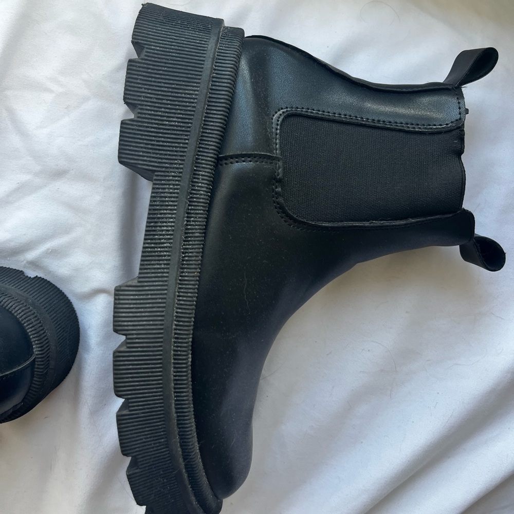 boots - Picture 2 of 3